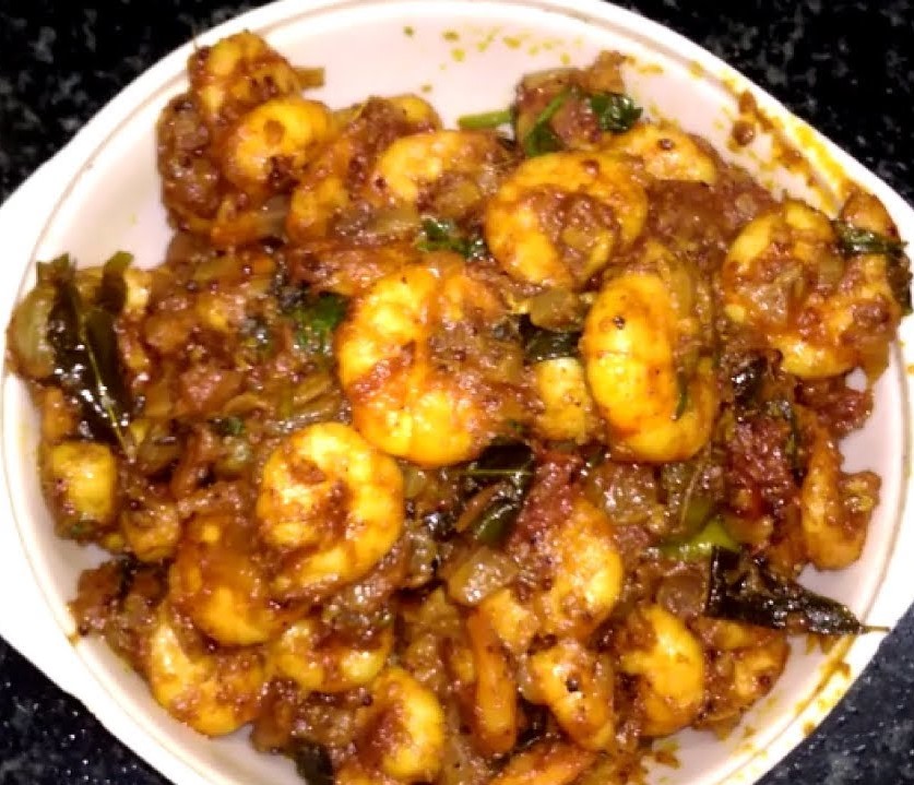 Shrimp cooked with curry leaves and black peppercorn sauce